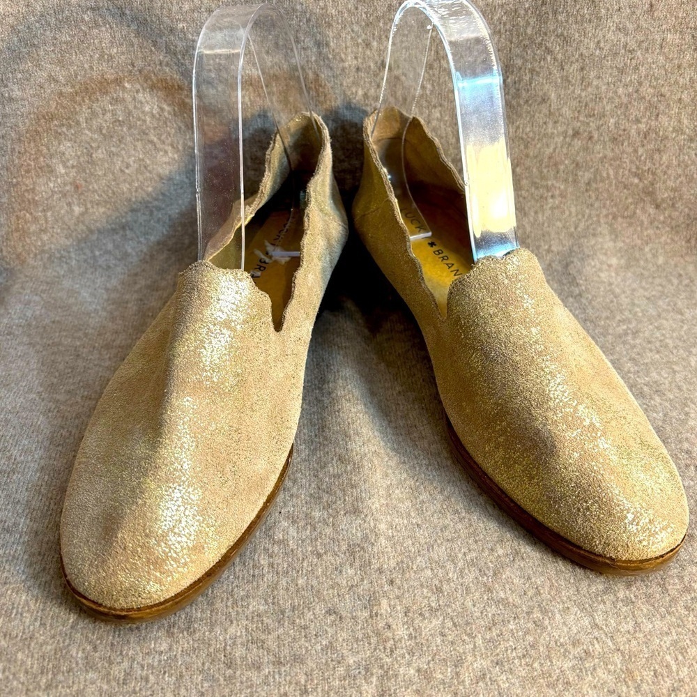 LUCKY BRAND Sz 8 (estimated) Brash Gold Loafers Scallop Detail Slip On Shoes